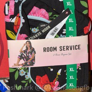 black  NWT  Room Service Ladies' Notch Collar Capri Pajama Set